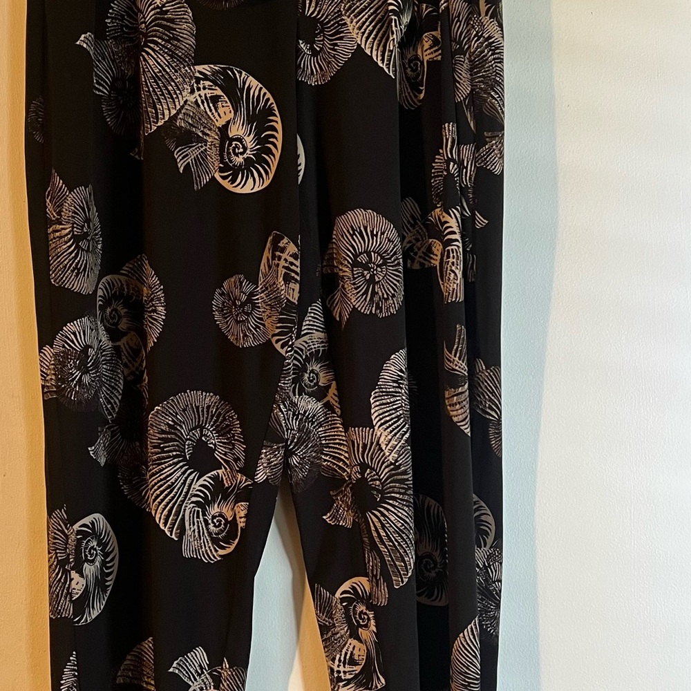 White House Black Market Nautilus Seashell Paperbag Tapered Ankle Pants XL